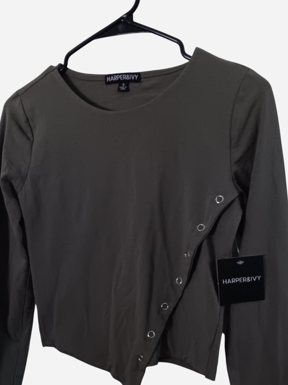Harper & Ivy Olive Green Long Sleeve Snap-Accent Top